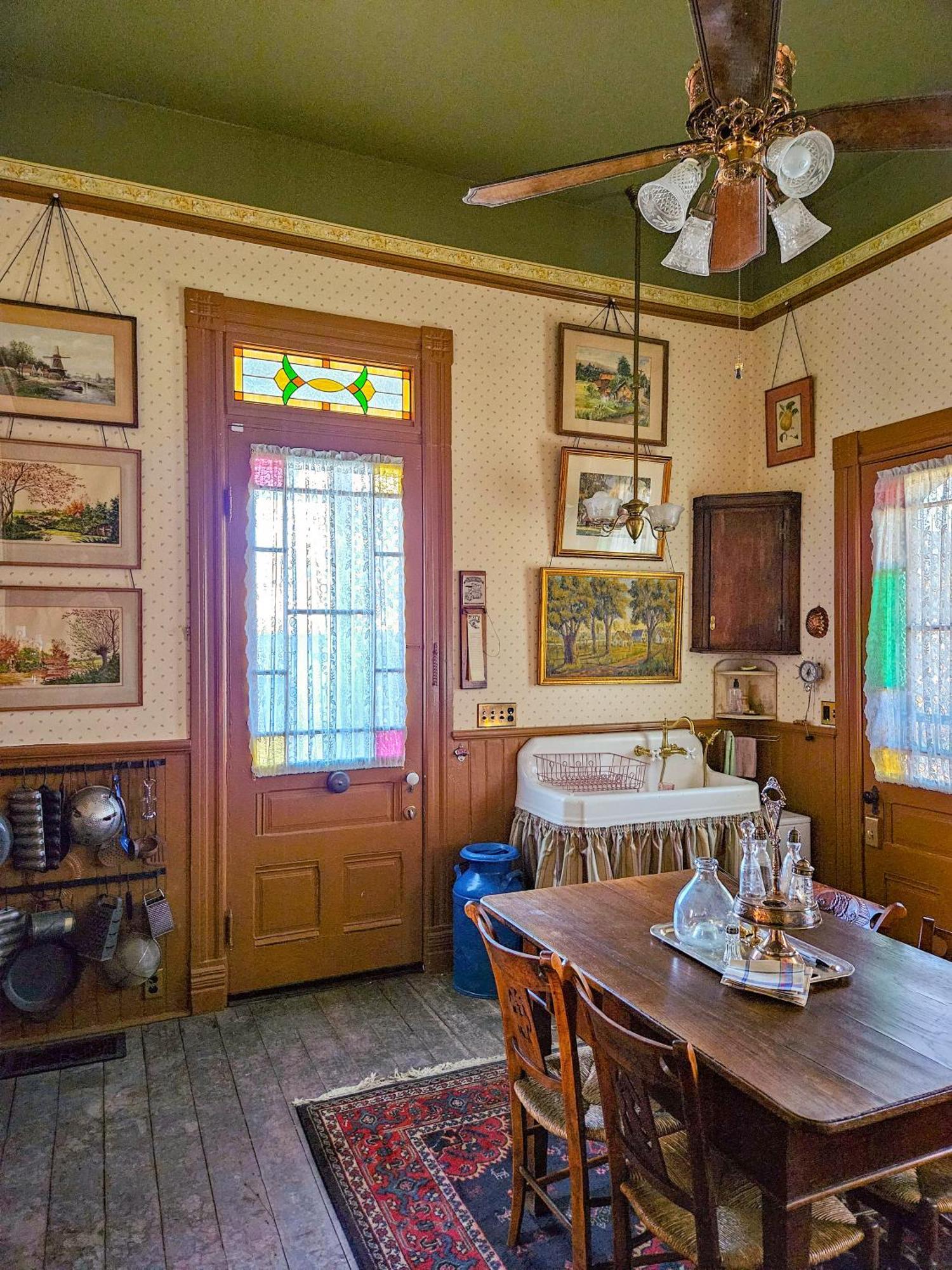 The Jd Hyde Historic Inn Visalia Exterior photo