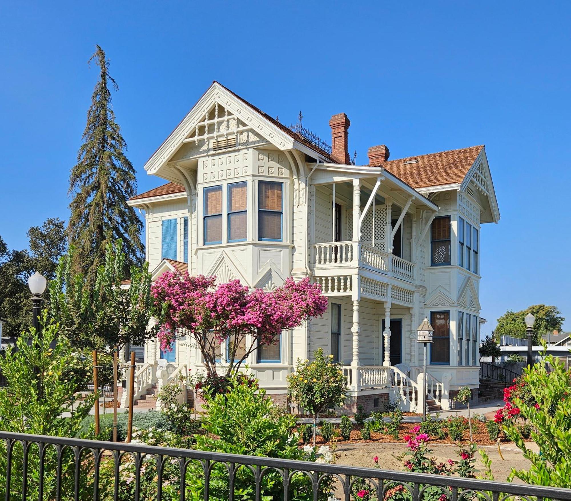 The Jd Hyde Historic Inn Visalia Exterior photo